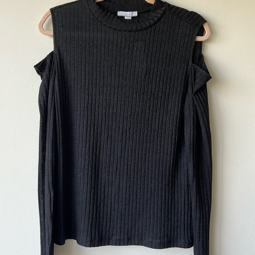 New York & Co black cold shoulder top. Size M  NWT